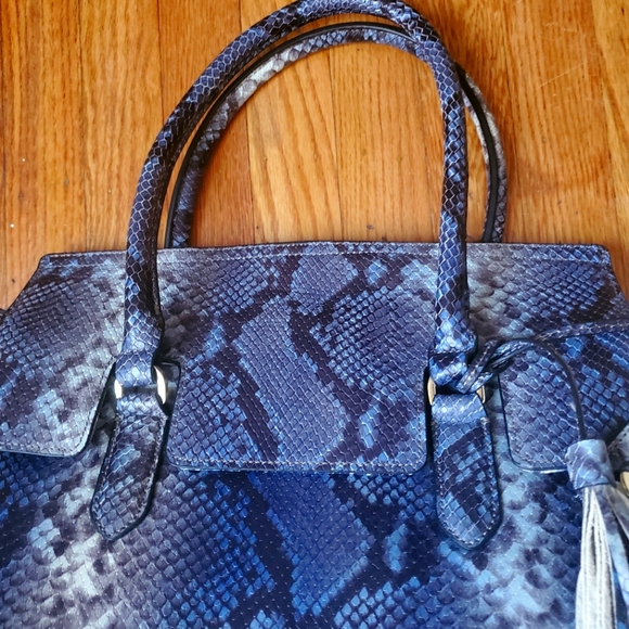 Gili Exotic Python snake print genuine leather handle, shoulder bag WOMEN'S - Picture 2 of 16